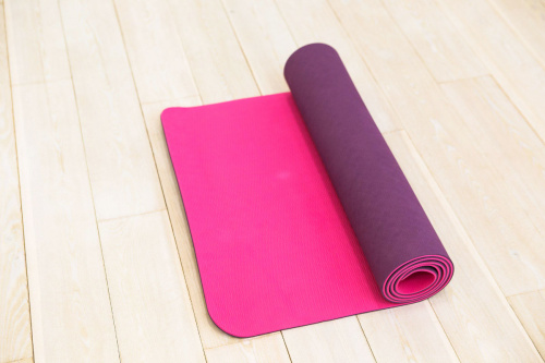 Коврик для йоги и фитнеса TPE 183*61*0.6 см, 2-слойный, OHS, фиолетово-розовый фото 6